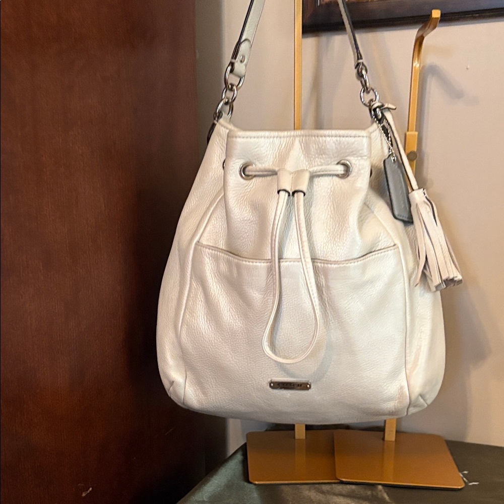 Coach Cream Avery Leather Drawstring Shoulder Bucket BagM1361-F27003